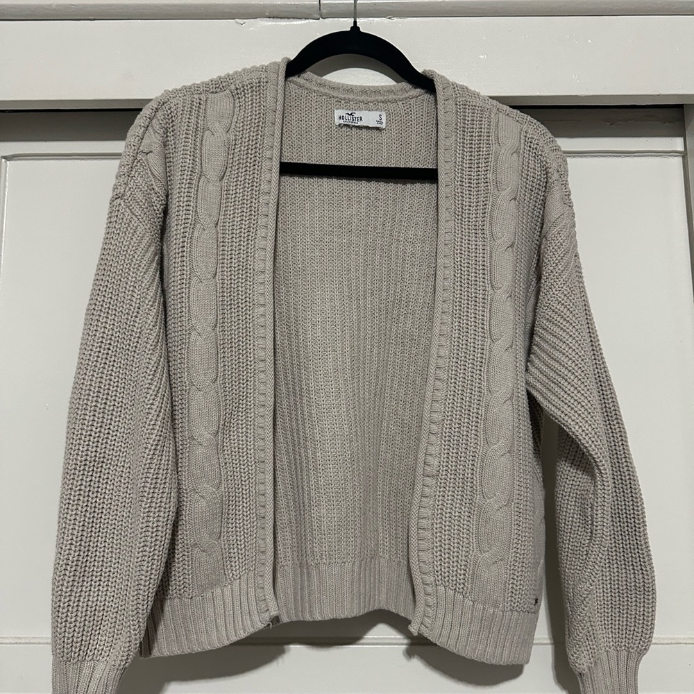 Hollister Women's Cream Cable Knit Cardigan